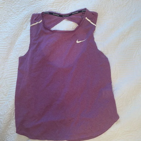 Workout top - Picture 1 of 3